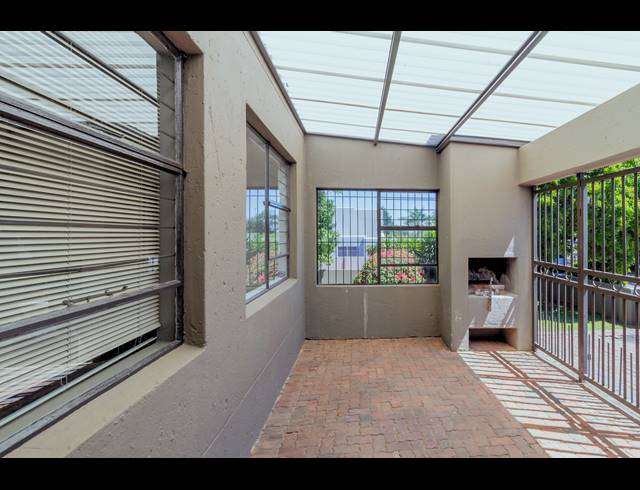 2 BEDROOM TOWNHOUSE FOR SALE IN ROODEKRANS